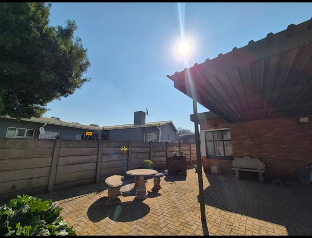 3 BEDROOM FREEHOLD FOR SALE IN VANDERBIJLPARK CE 5